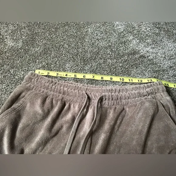 Beyond Yoga Tropez Pull On Pant in Khaki Brown Size Medium Towel Terry Lounge - Picture 14 of 16